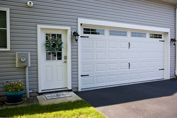 24/7 Emergency Garage Door Panel Replacement experts in Tishomingo County County, MS